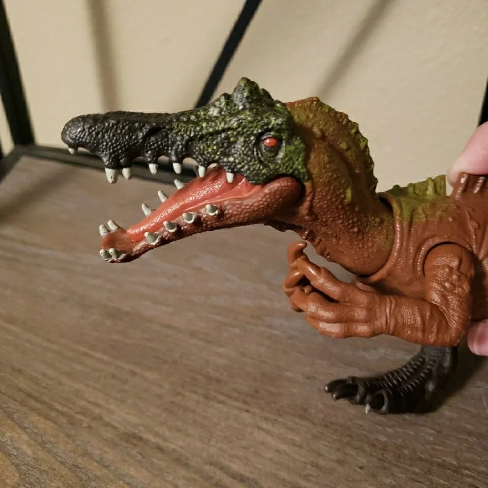 IRRITATOR -‎ Jurassic World Dino Trackers (Roar Sound & Attack Action)